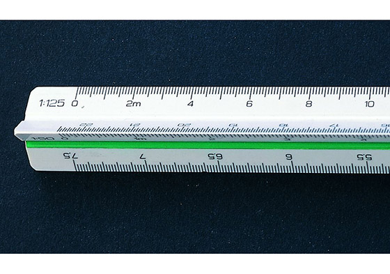 Suhdeviivain Linex 311 30 cm muovikotelossa - kuusi eri mittakaavaa metrin asteikolla